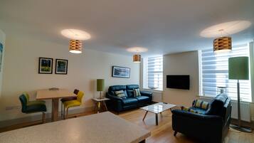 Căn hộ Executive, 1 phòng ngủ | Khu phòng khách | Smart TV