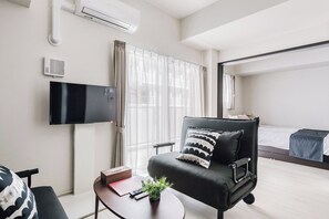 Superior Double Room | Individually furnished, free WiFi, bed sheets - BON Condominium Umeda  (Osaka)