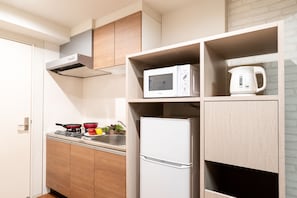 Quarto premium | Cozinha privada | Geladeira grande, micro-ondas, cooktop, chaleira elétrica