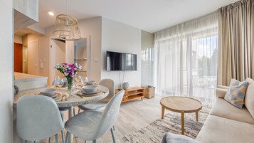 公寓 (28) | 起居区 | 平板电视