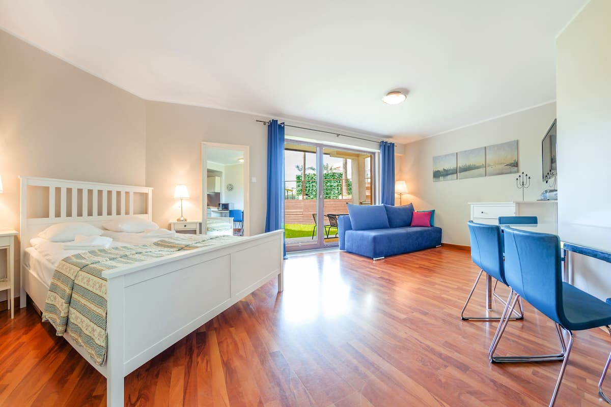 Studio (5) | Iron/ironing board, individually decorated, individually furnished