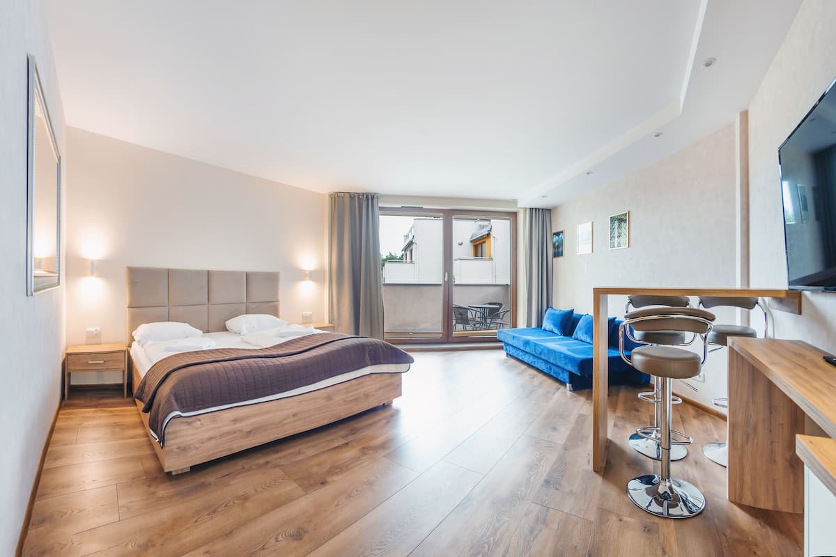 Studio (C238) | 1 bedroom, iron/ironing board, bed sheets