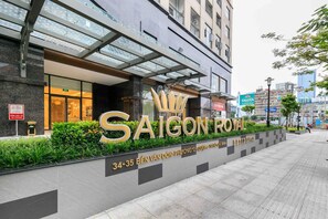Property entrance - Decox The Art of Beauty - Saigon Royal (Ho Chi Minh City)