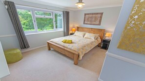 House (6 Bedrooms) | Interior