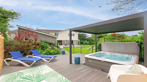 Ladywell Croyde 6 Bedrooms, Sleeps 12, Hot Tub