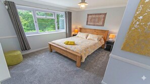 House (6 Bedrooms) | Interior