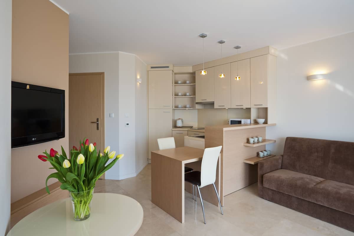 Room (B2) | 1 bedroom, individually decorated, individually furnished