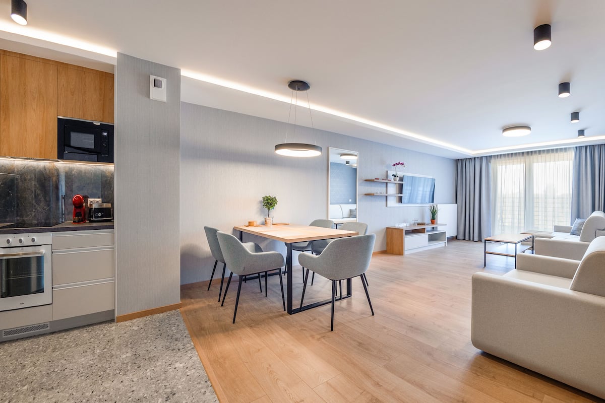 Apartment (D 43) | Living area | Flat-screen TV