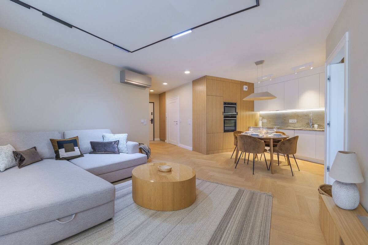 Apartemen (F16) | Area keluarga | TV layar datar
