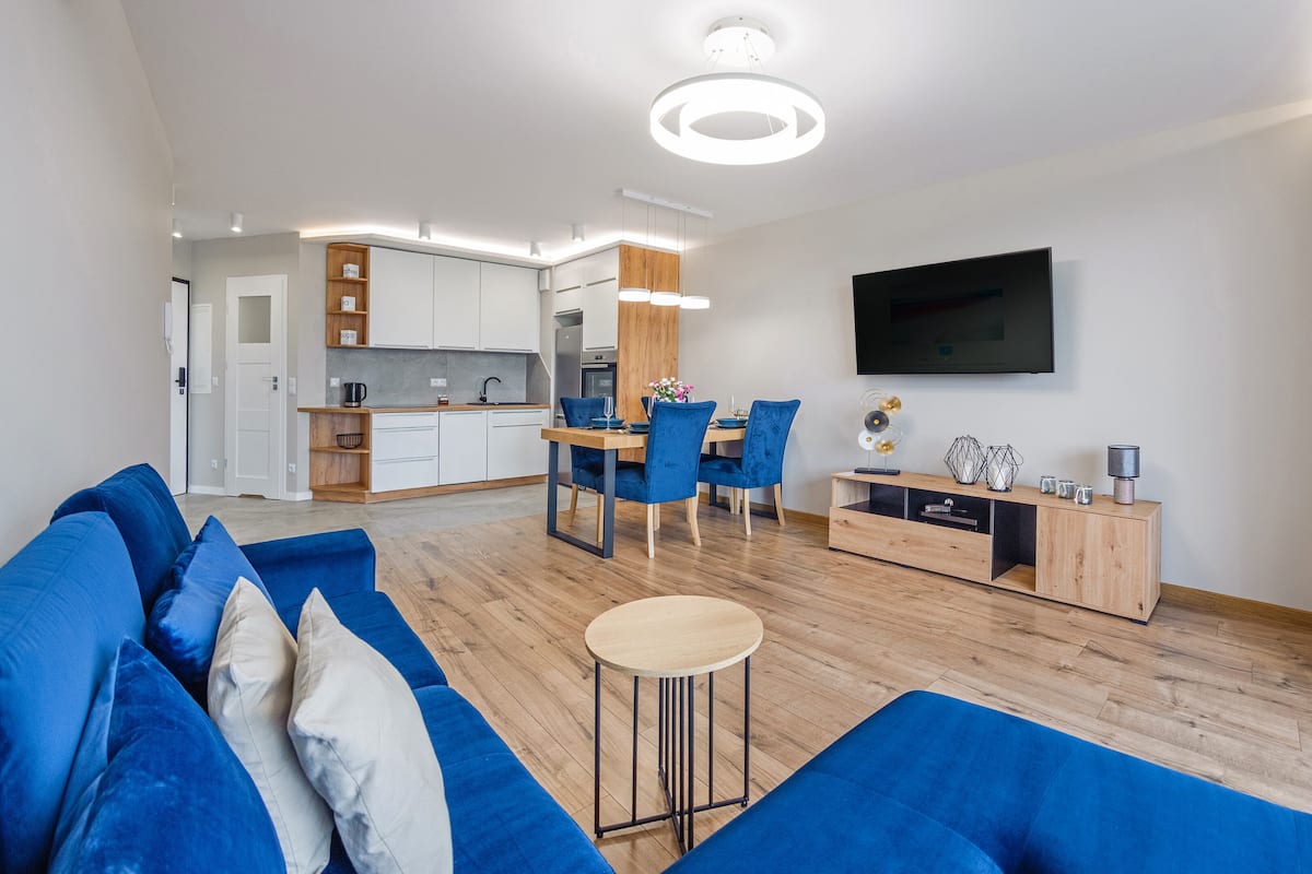 Apartment (D 46) | Living area | Flat-screen TV