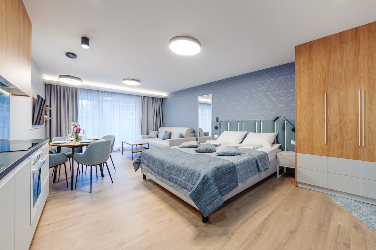 Room (D 16) | 1 bedroom, individually decorated, individually furnished
