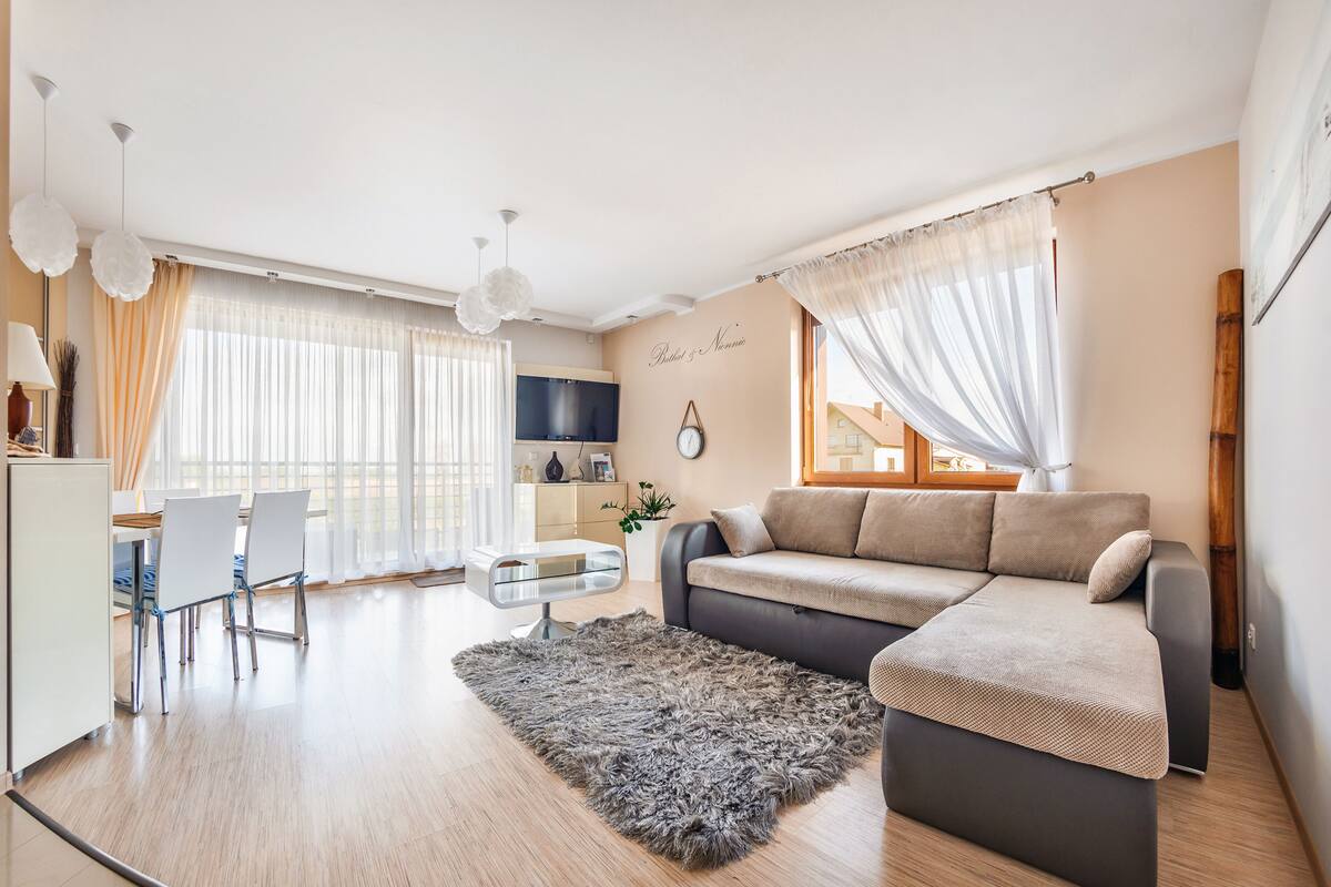 Apartemen (B28) | Ruang keluarga | TV layar datar