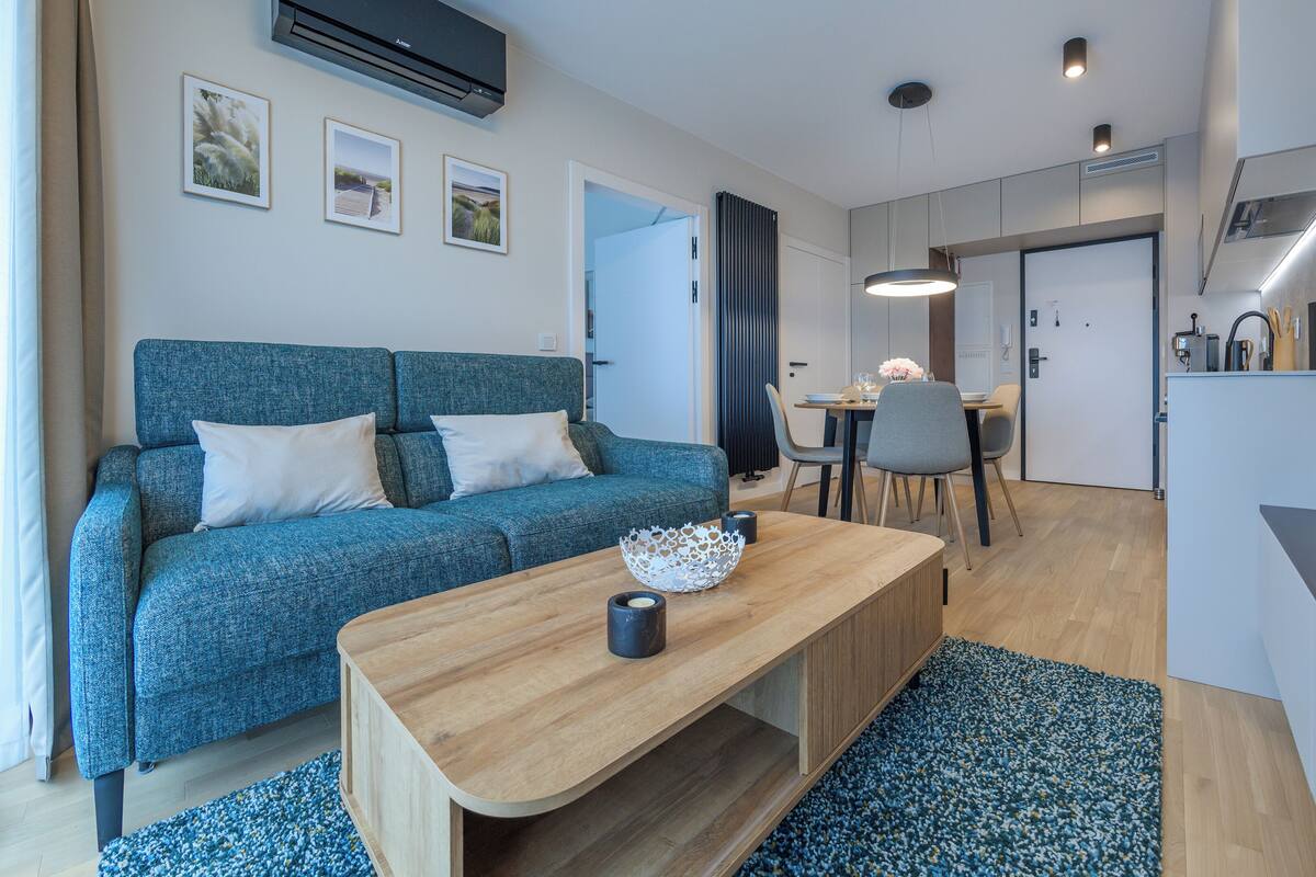 Apartemen (F25) | Area keluarga | TV layar datar