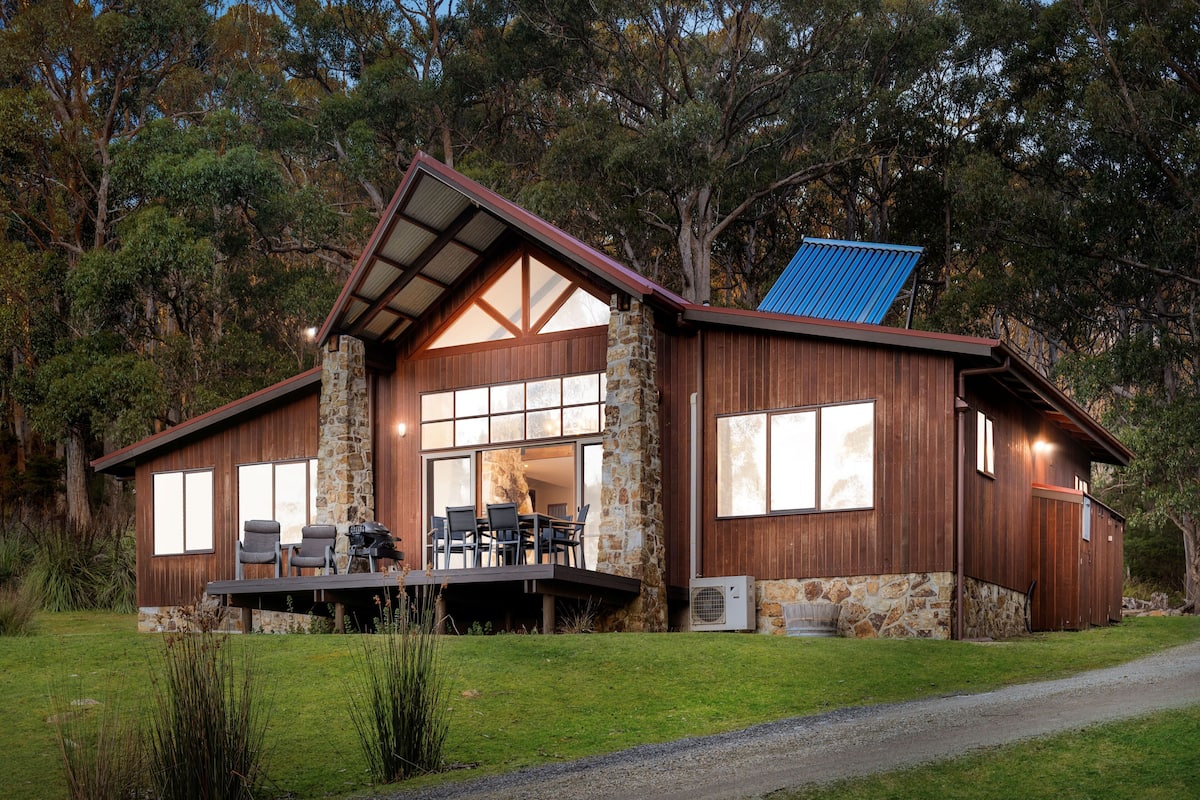 Lodge | Front of property