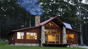 Lodge | Egyptian cotton sheets, premium bedding, down comforters, pillowtop beds