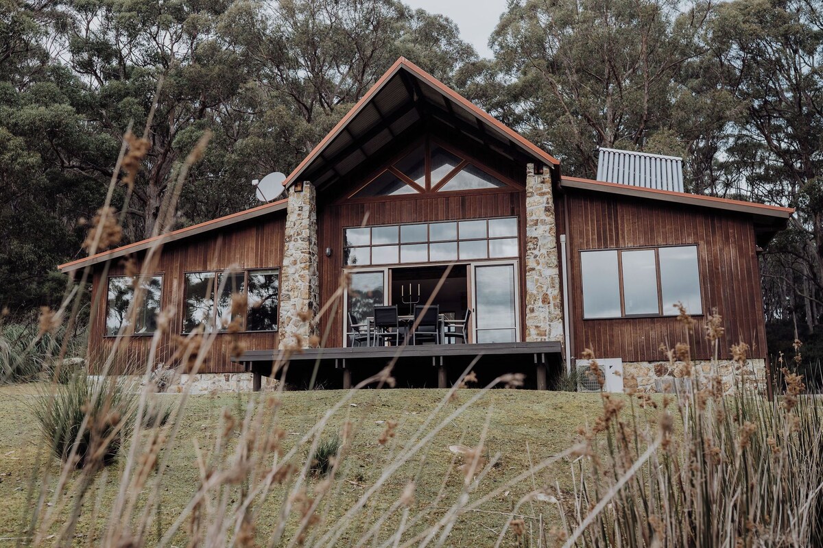Lodge | Front of property