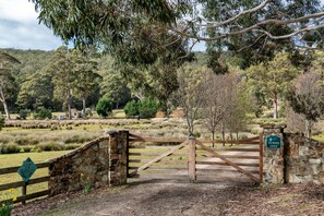 Garden - Adventure Bay Retreat (Adventure Bay)