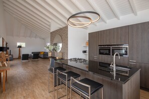 Kühlschrank, Mikrowelle, Ofen, Geschirrspüler