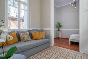 Appartement, 2 chambres | Aire de séjour | Téléviseur à écran plat