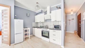 Departamento (28) | Cocineta privada | Refrigerador, microondas, parrilla de estufa y tetera eléctrica
