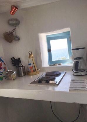 Apartment, 1 Bedroom, Sea View (5 June 2004) | Private kitchenette | Electric kettle - Panta Rei Traditional Hotel - Apartments (Paros)
