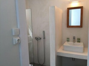 Apartamento, 2 habitaciones, entresuelo (3 May 2005) | Baño | Ducha y cabezal de ducha tipo lluvia