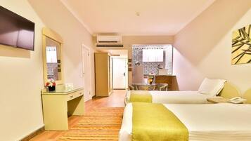1 bedroom, premium bedding, minibar, in-room safe