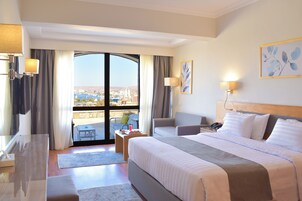 Panoramic Studio Suite | Premium bedding, minibar, in-room safe, blackout drapes