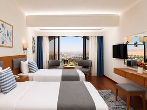 Luxe beddengoed, een minibar, een kluis op de kamer