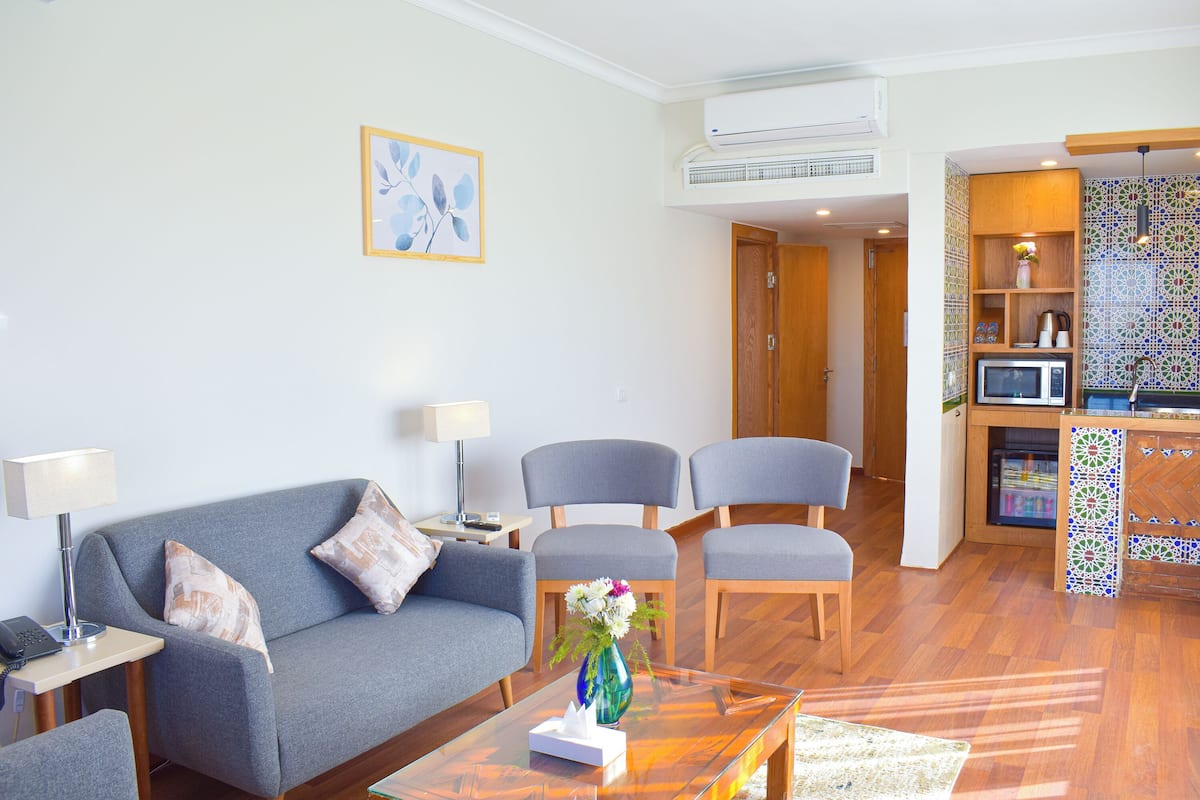 panoramic studio suite | living area | led tv