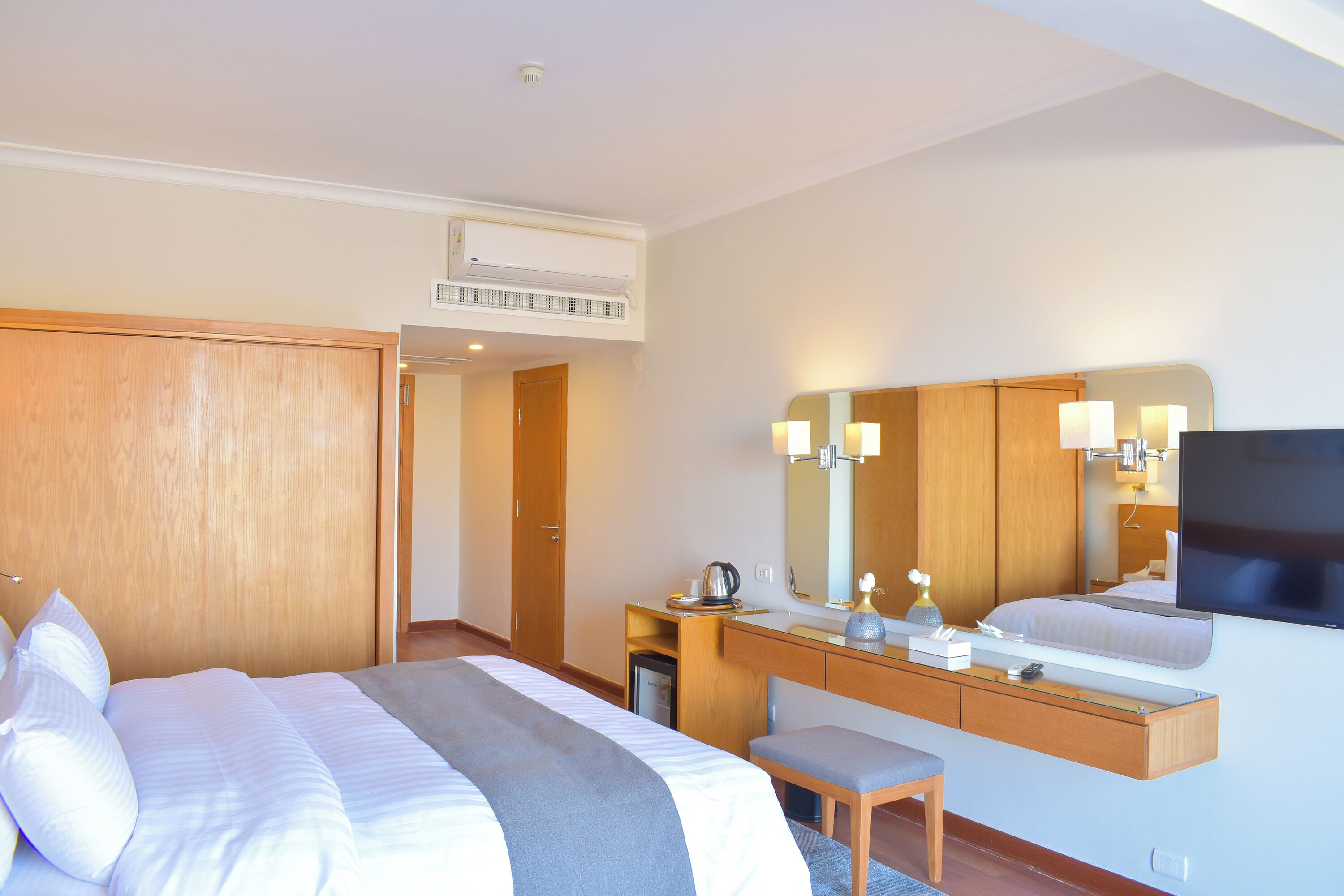 1 bedroom, premium bedding, minibar, in-room safe