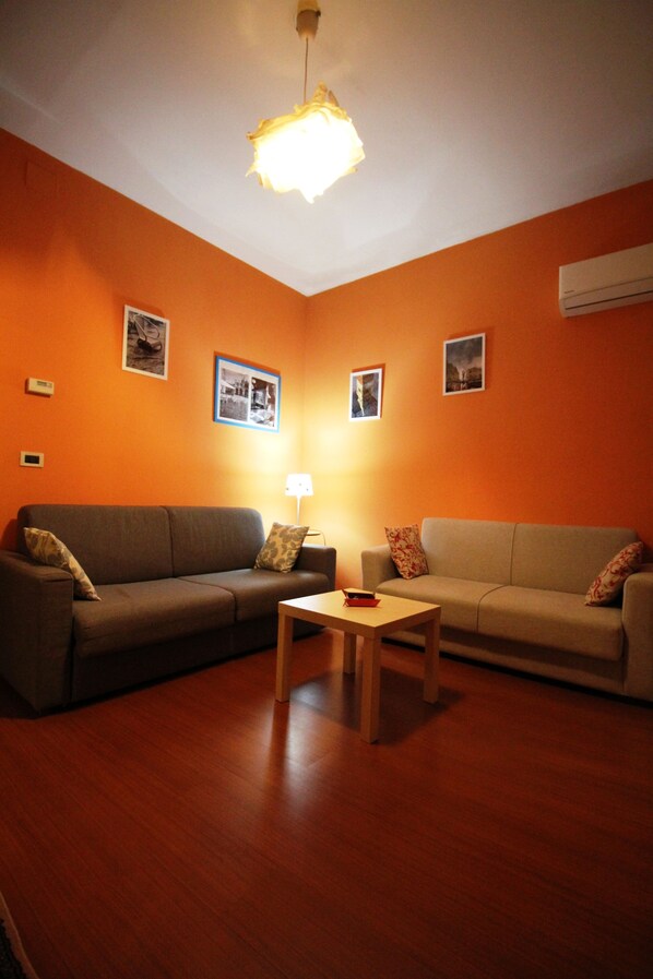 Apartment, 1 Bedroom | Lobby lounge