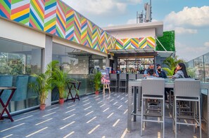 Lobby lounge - The Samilton (Kolkata)