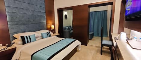 Superior Room | Minibar, desk, laptop workspace, blackout drapes