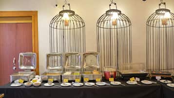 Morgenmadsbuffet hver dag (300 INR pr. person)