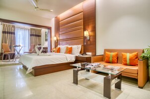 Superior Room | Minibar, desk, laptop workspace, blackout drapes