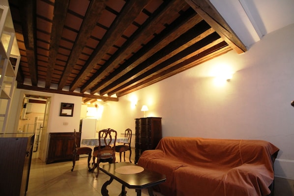 Appartamento, 1 camera da letto | Area soggiorno | TV a schermo piatto