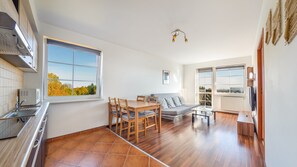 Appartement (18 A, ul. Rzemieślnicza 1) | Woonruimte | Flatscreentelevisie