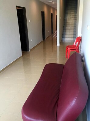 Interior - Lunas Homestay by Yolodge (Lunas)