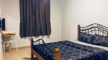 Deluxe Room | Desk, free WiFi