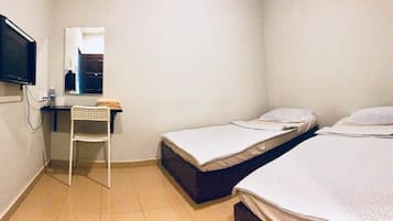 Twin Room | Meja, Wi-fi percuma