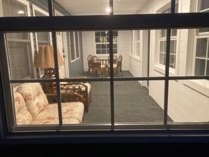 Interior - Cozy home, short walk to Crystal Lake (Beulah)