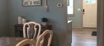Cozy home, short walk to Crystal Lake