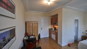 Departamento Confort, baño en la habitación | Interior