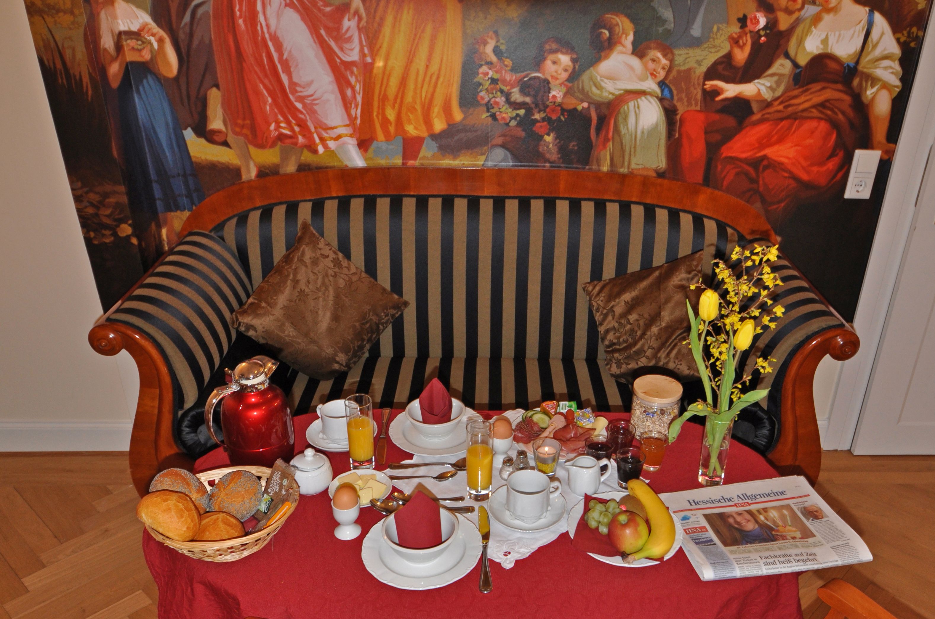 每日供應現點現煮早餐 (每人 EUR16)