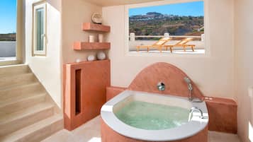 Deluxe House, 2 Bedrooms, Hot Tub & Jacuzzi | Bad | Dusj, regndusjhode, toalettartikler (inkludert) og hårføner