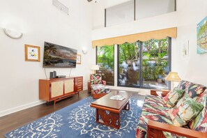 TV - Unique 2 Story Loft Condo at The Windsor w/Parking and Rooftop Sky Terrace (Honolulu)
