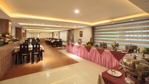 Dining - Pushpak Grande (Kondotti)