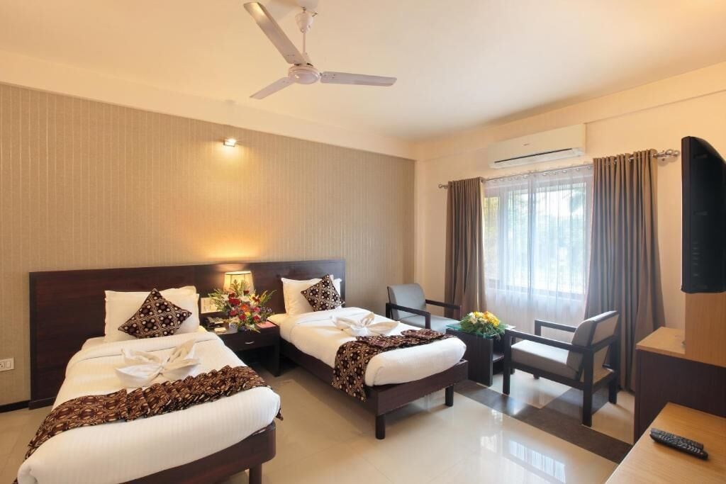 desk, soundproofing, rollaway beds, free wifi