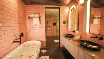 Junior Studio Suite | Bathroom